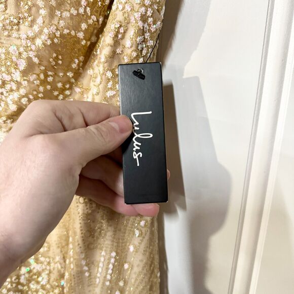 LULU'S Dress Women Size Small Gold Sequin NYE Deep V Sleeveles Mini Lace Layered - Picture 2 of 5